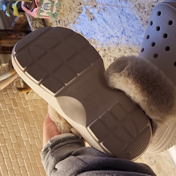 fluffu crocs - Picture 3 of 4
